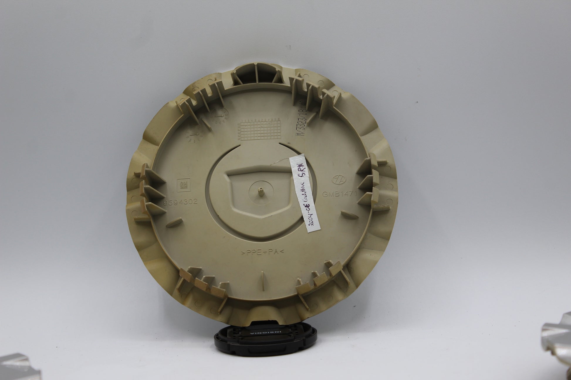 9594302 BACKSIDE CADILLAC SRX HUBCAP