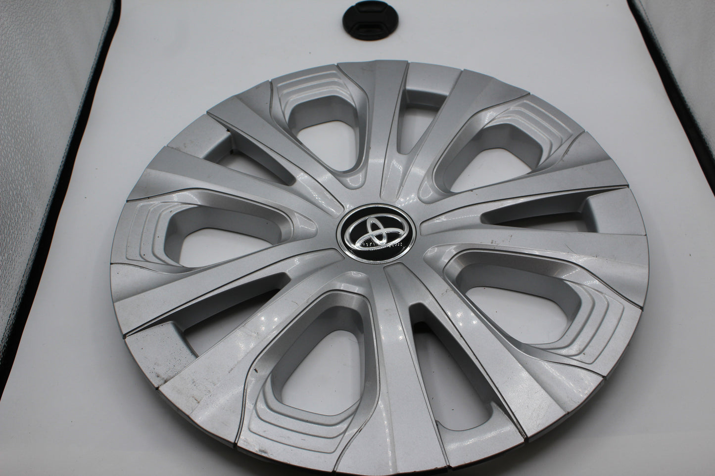 H61188U20 Toyota Prius OEM All Silver Hubcap/Wheelcover 15 Inch #4260247251 61188a