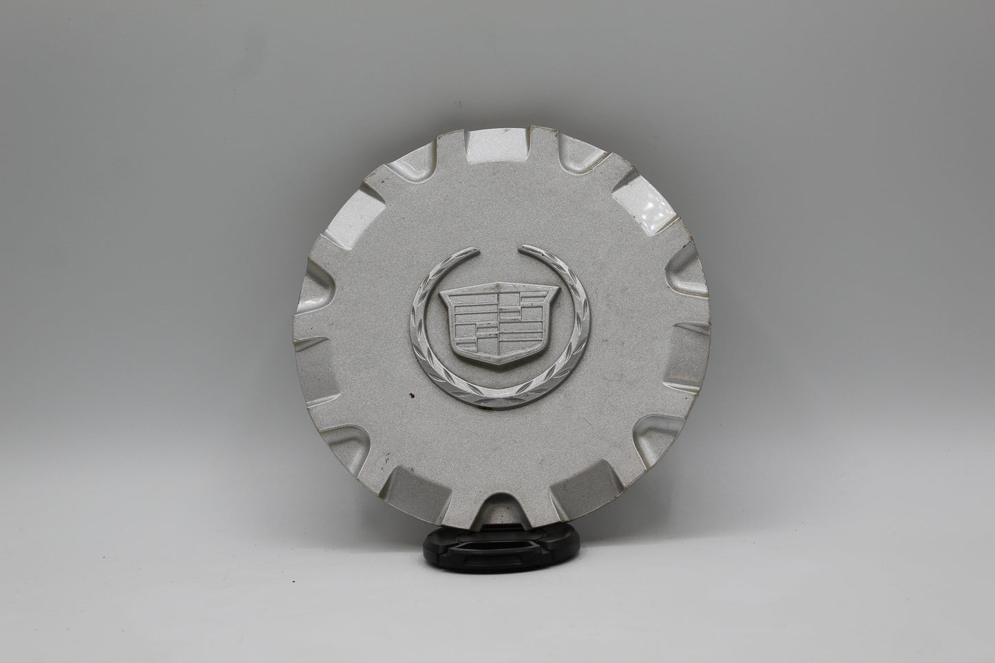 Cadillac SRX OEM Wheel Center Cap Sparkle Silver Finish 9596272 2003-2005