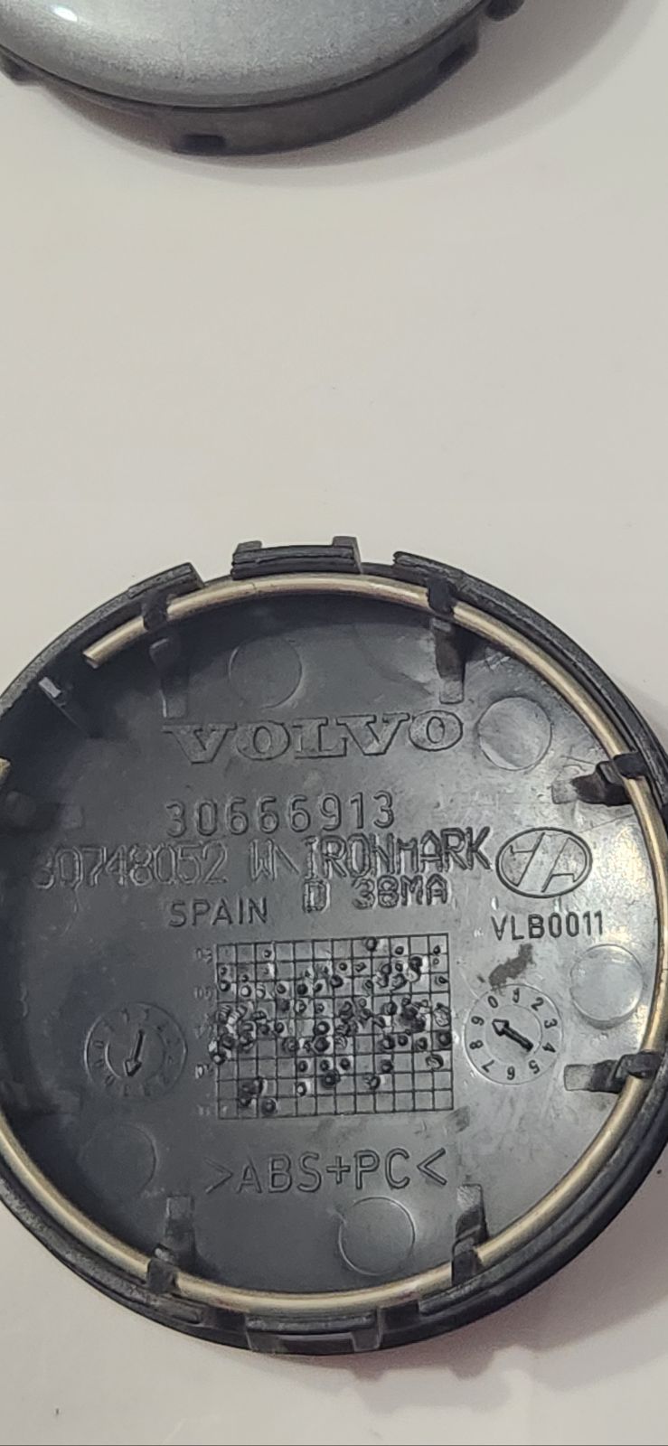 Genuine Oem Volvo Silver Center Wheel Cap 30666913