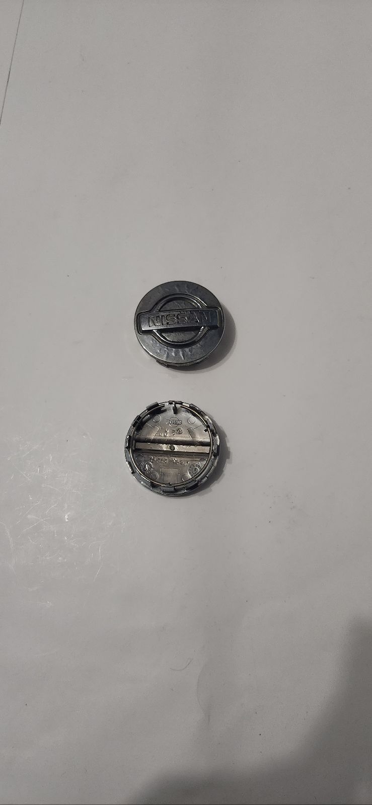 Nissan OEM center caps 40343-5p210 lot of 2