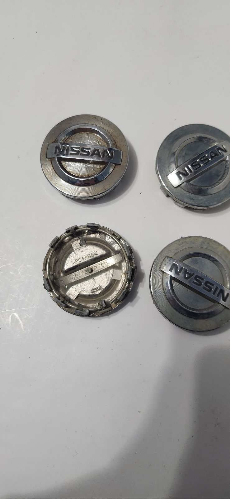 Machined and chrome Nissan wheel center cap. 40343 5Y700