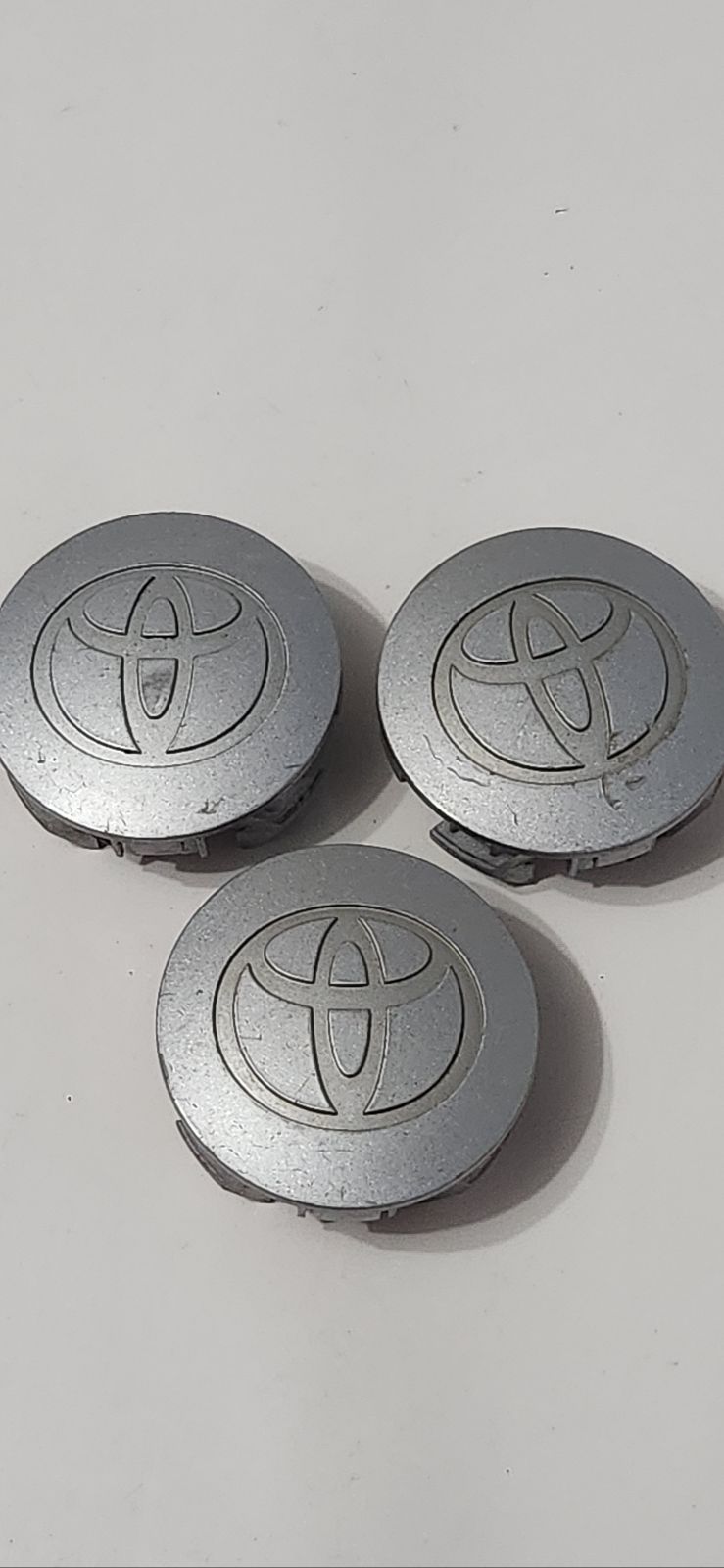 (1) Toyota silver PPE+PS wheel button center cap Rav4 Corolla