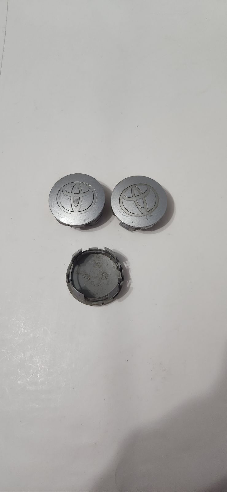 (1) Toyota silver PPE+PS wheel button center cap Rav4 Corolla