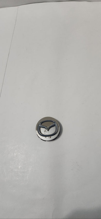 MAZDA HUB CENTER CAP #R2874 (NOS 1)