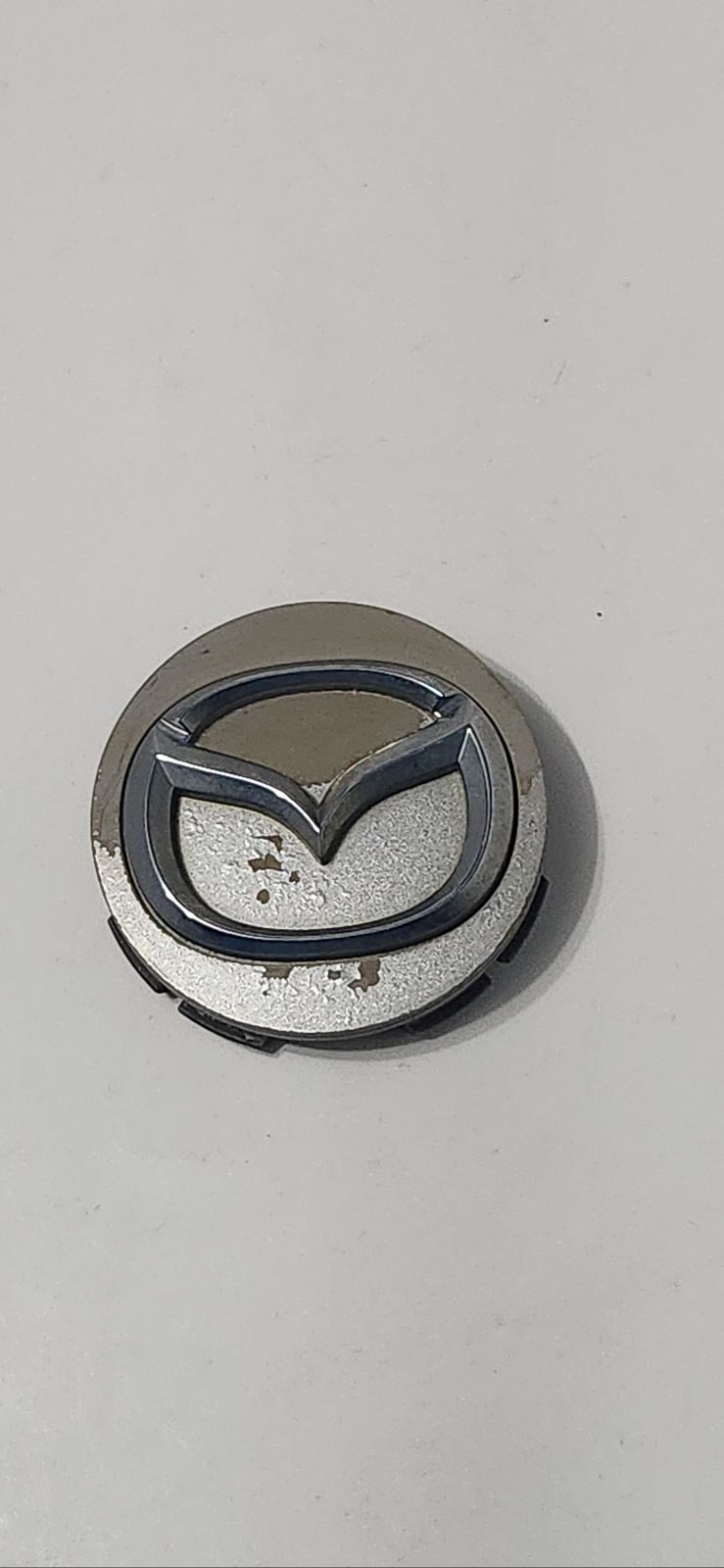 MAZDA HUB CENTER CAP #R2874 (NOS 1)