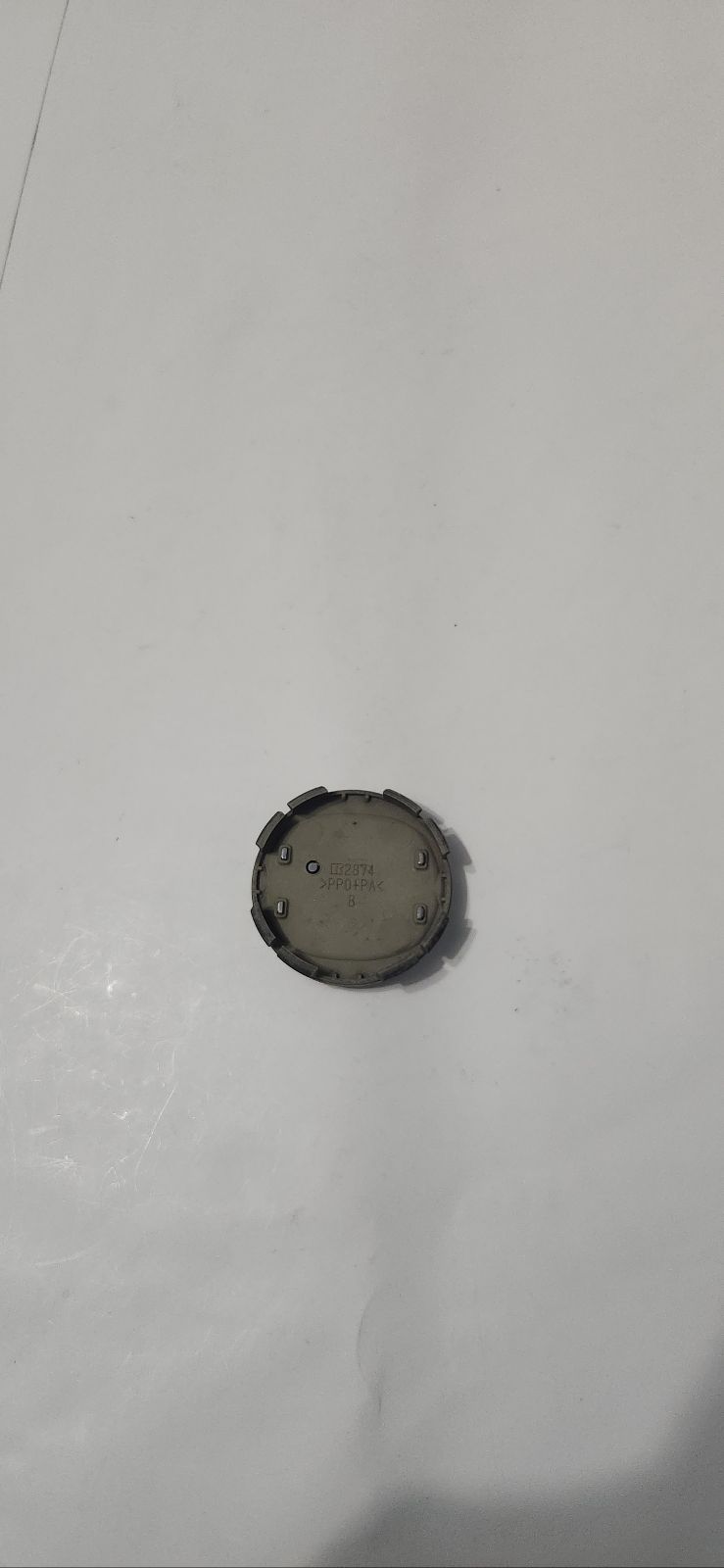 MAZDA HUB CENTER CAP #R2874 (NOS 1)