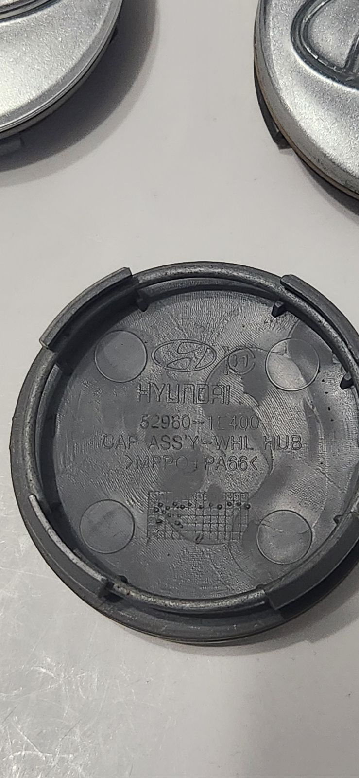 HYUNDAI VELOSTER ACCENT OEM WHEEL CENTER CAP 52960-1E400 2 1/4" DIAMETER