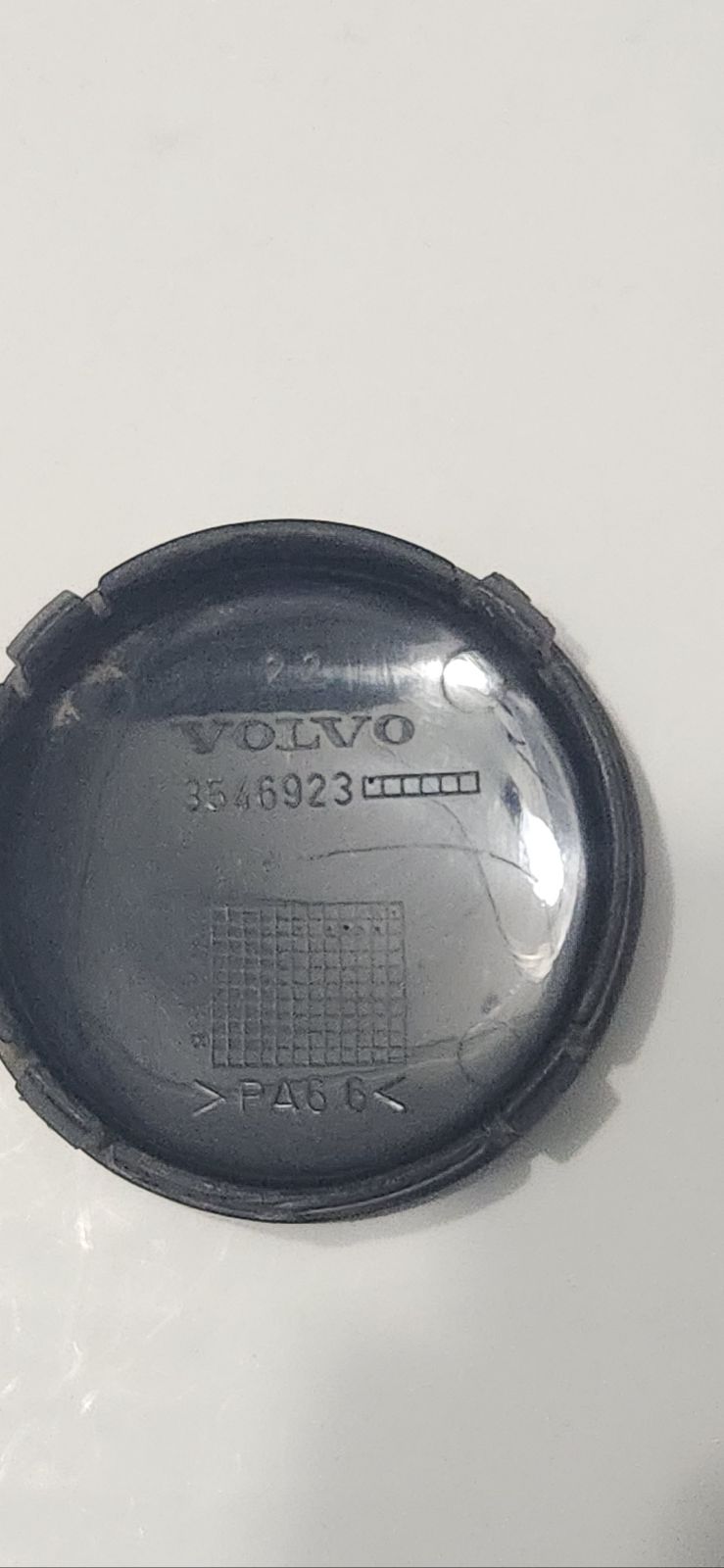 VOLVO WHEEL OEM CENTER CAP # 3546923 USED