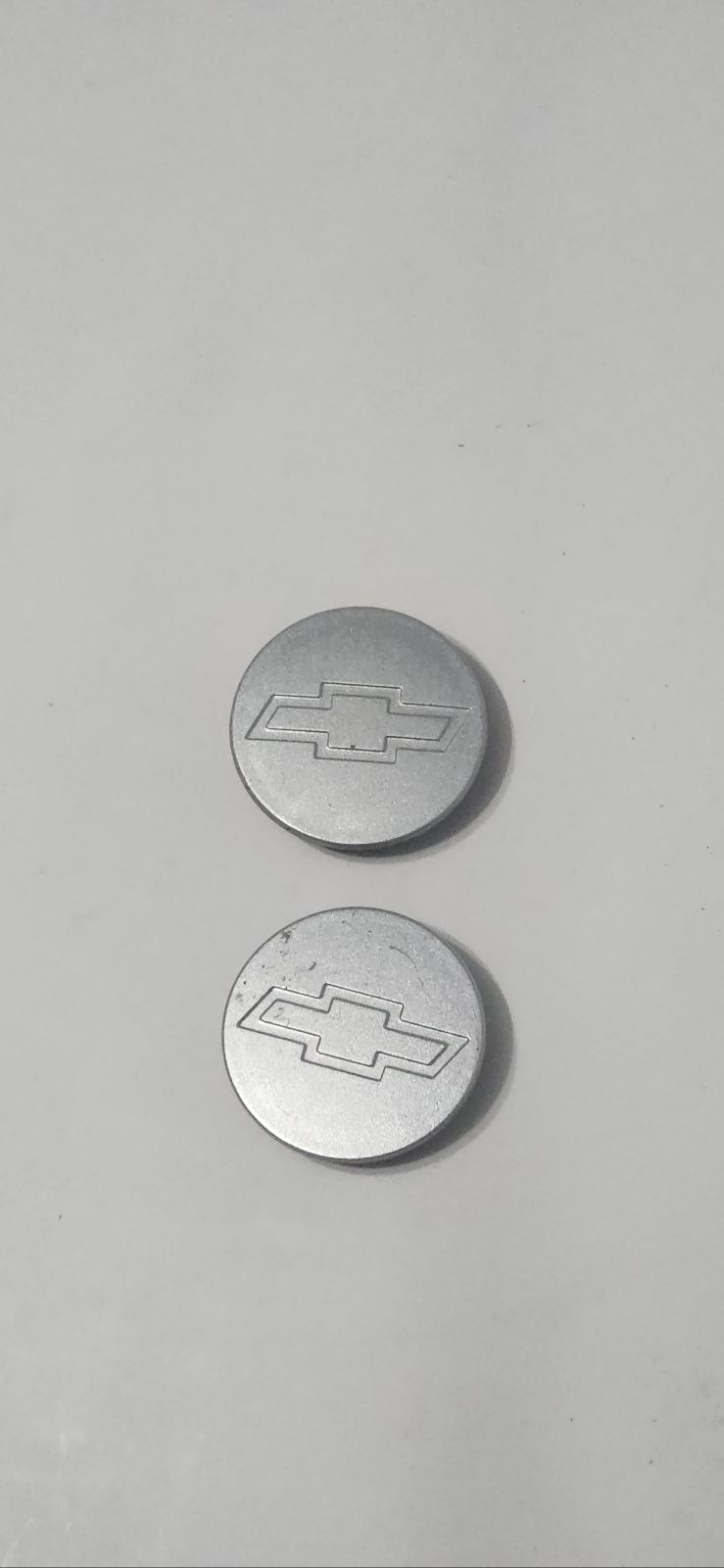 (2) CHEVROLET WHEEL CENTER CAPS #9593082 {HC76}