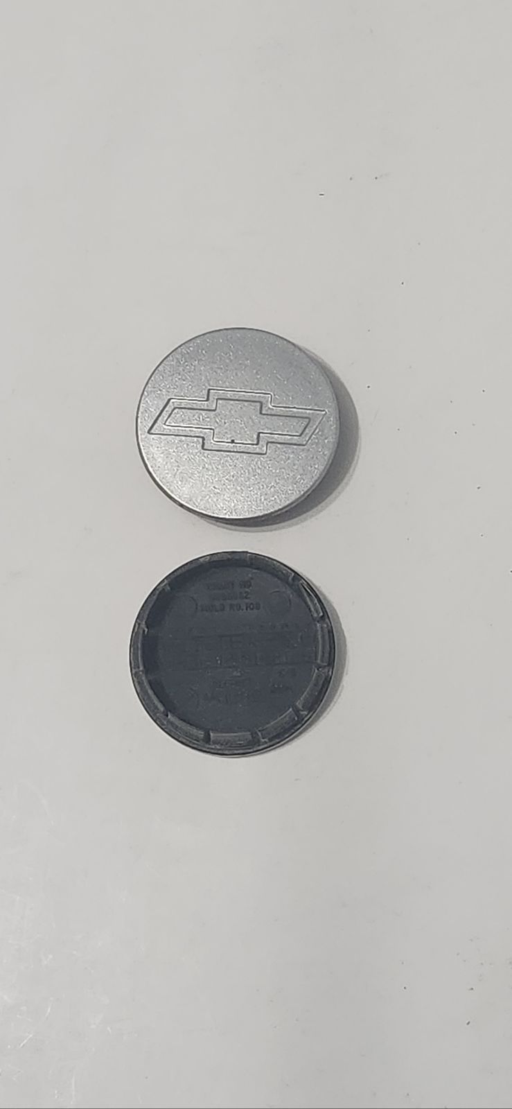 (2) CHEVROLET WHEEL CENTER CAPS #9593082 {HC76}